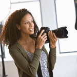 Photographie lifestyle vs photographie en studio : laquelle correspond le mieux à vos besoins ?