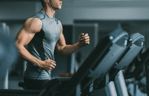 Machines à charge libre ou guidée : laquelle choisir pour vos objectifs ?